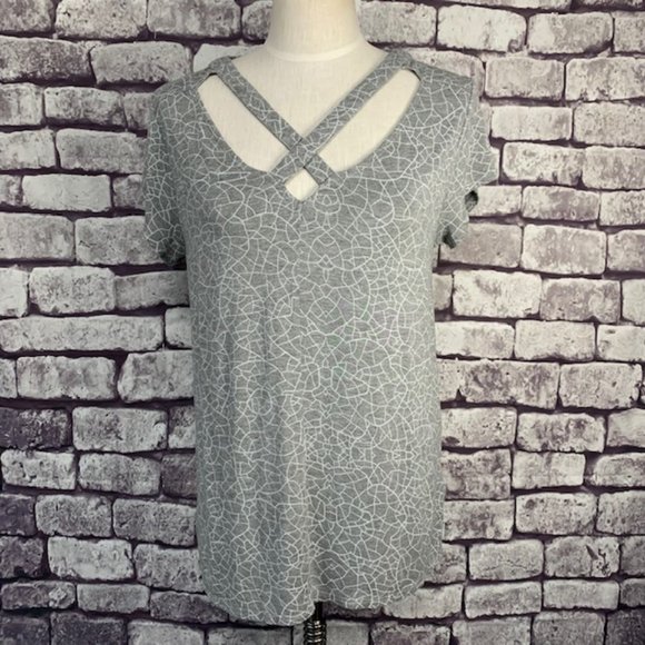 RVCA Tops - RVCA Gray Cage Style Top Size L